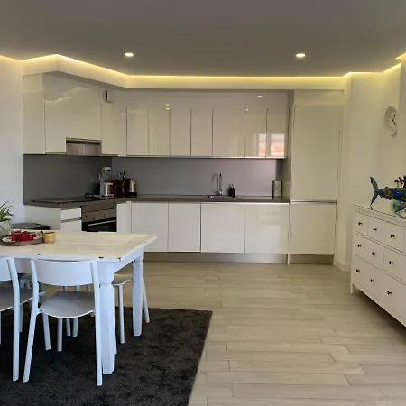 3 Bedroom With Sea View 8th Floor *